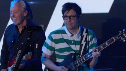 Veja o Weezer tocar "Everybody Wants To Rule The World" com os Tears for Fears na televisão