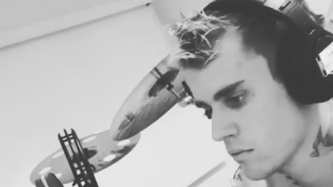 Justin Bieber aproveita per&iacute;odo de isolamento para trabalhar em novas m&uacute;sicas. Veja!