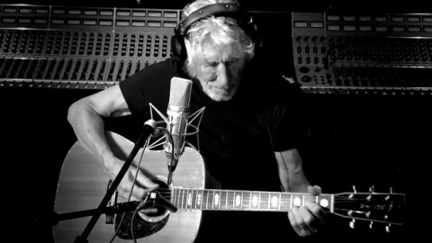Roger Waters canta "Two Suns in the Sunset", can&ccedil;&atilde;o pouco lembrada do Pink Floyd. Veja!