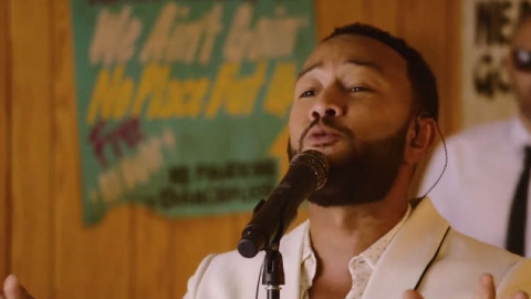 John Legend mostra a nost&aacute;lgica e sexy "Ooh Laa" na televis&atilde;o dos EUA