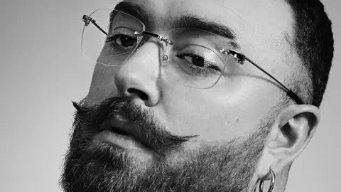 Sam Smith lança "Love Is A Stilness". Escute com letra e tradução