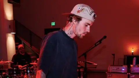 Justin Bieber desabafa sobre inseguranças: "Sempre me senti indigno"