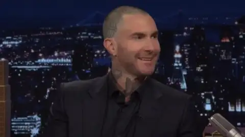 Adam Levine confirma novo álbum e turnê do Maroon 5