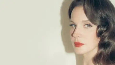 Lana Del Rey lança a intimista "Henry, come on". Escute com letra e tradução