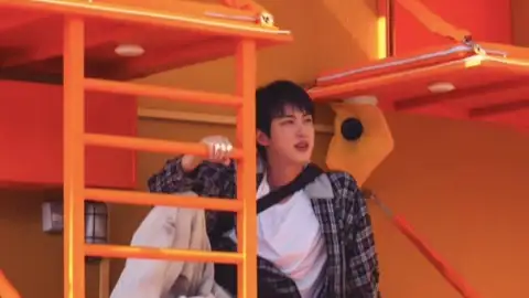 Jin, do BTS, anuncia primeira turnê solo mundial e novo álbum, "Echo"