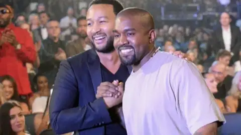 John Legend reflete fim da amizade com Kanye West: "Ele tinha tanto otimismo. É triste vê-lo agora'