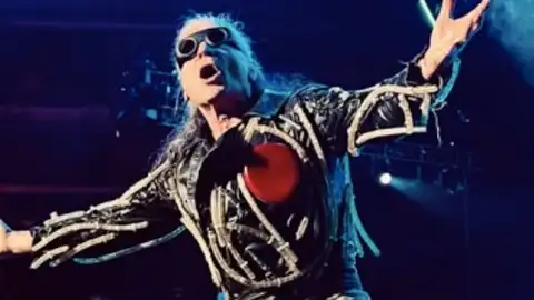 Iron Maiden pede que fãs evitem uso de câmeras de celulares por respeito à banda e ao público