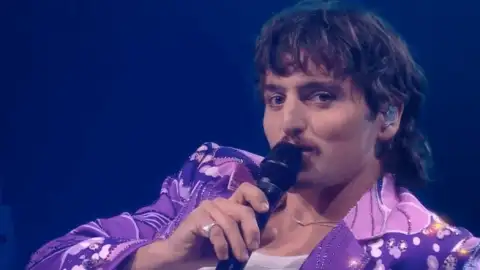 AMA 2025 tem performances de Benson Boone, Jennifer Lopez, Alex Warren, Janet Jackson e mais. Veja!