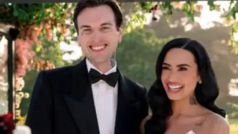 Demi Lovato compartilha momentos especiais do casamento com Jutes. Espie as novas fotos!