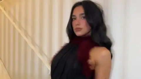 Dua Lipa, Massive Attack, Benedict Cumberbatch e 300 famosos cobram Reino Unido por crise em Gaza