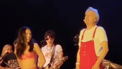 Olivia Rodrigo canta "Burning Down The House", dos Talking Heads, com David Byrne. Confira!