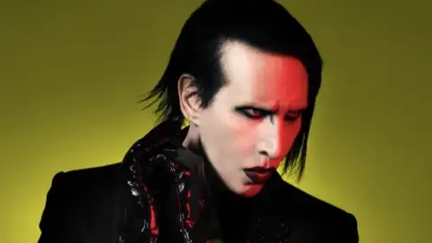 Deputada britânica pede cancelamento de show de Marilyn Manson devido a acusações de abuso sexual