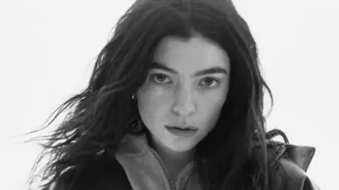 Lorde lança o novo álbum, "Virgin". Ouça com todas as letras!