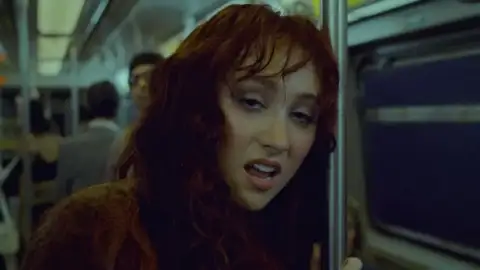 Chappell Roan estreia "The Subway" no topo da parada de singles britânica