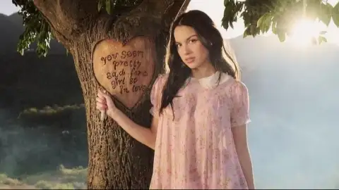Olivia Rodrigo lança "you seem pretty sad for a girl so in love". Ouça com todos as letras!