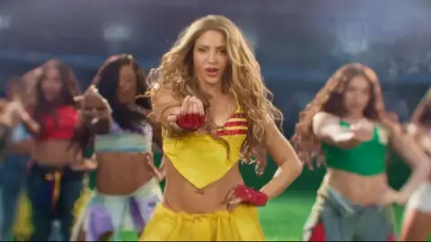 Shakira volta ao Brasil já em dezembro, diz jornalista