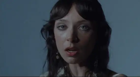 Assista ao novo clipe, "To Love Somebody", com a letra e a tradução!