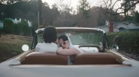 Assista ao novo clipe, "Before It's Too Late", com a letra e a tradução!