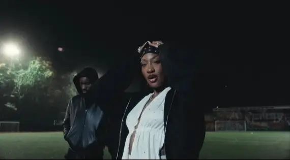 Ouça a nova música, "Mine", com letra e tradução!